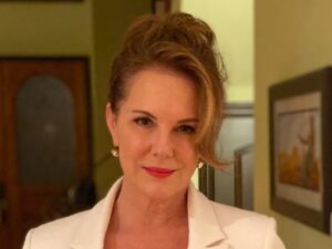 Elizabeth Perkins